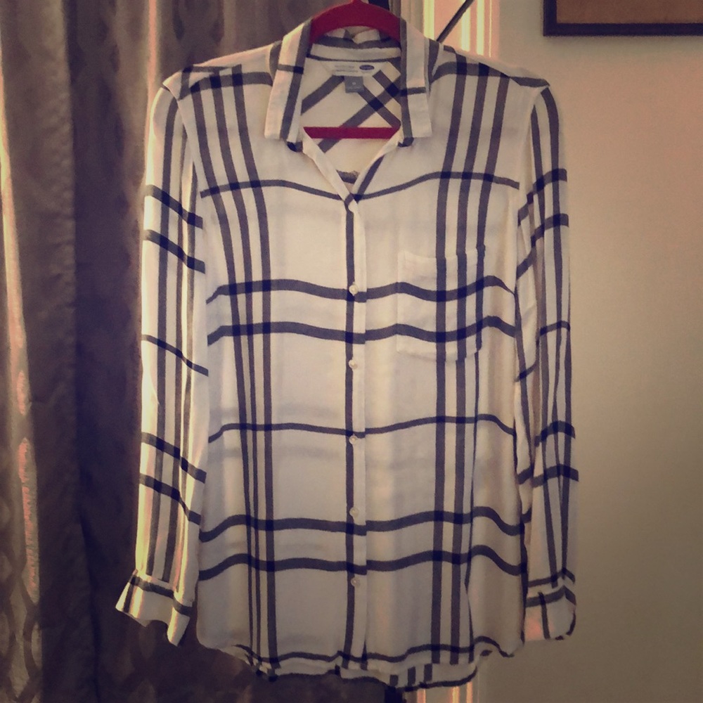 Woman’s Black and white striped flannel